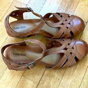 Brown comfortable sandals with padded soul. Non slip backs. 1.5” rubber heel.